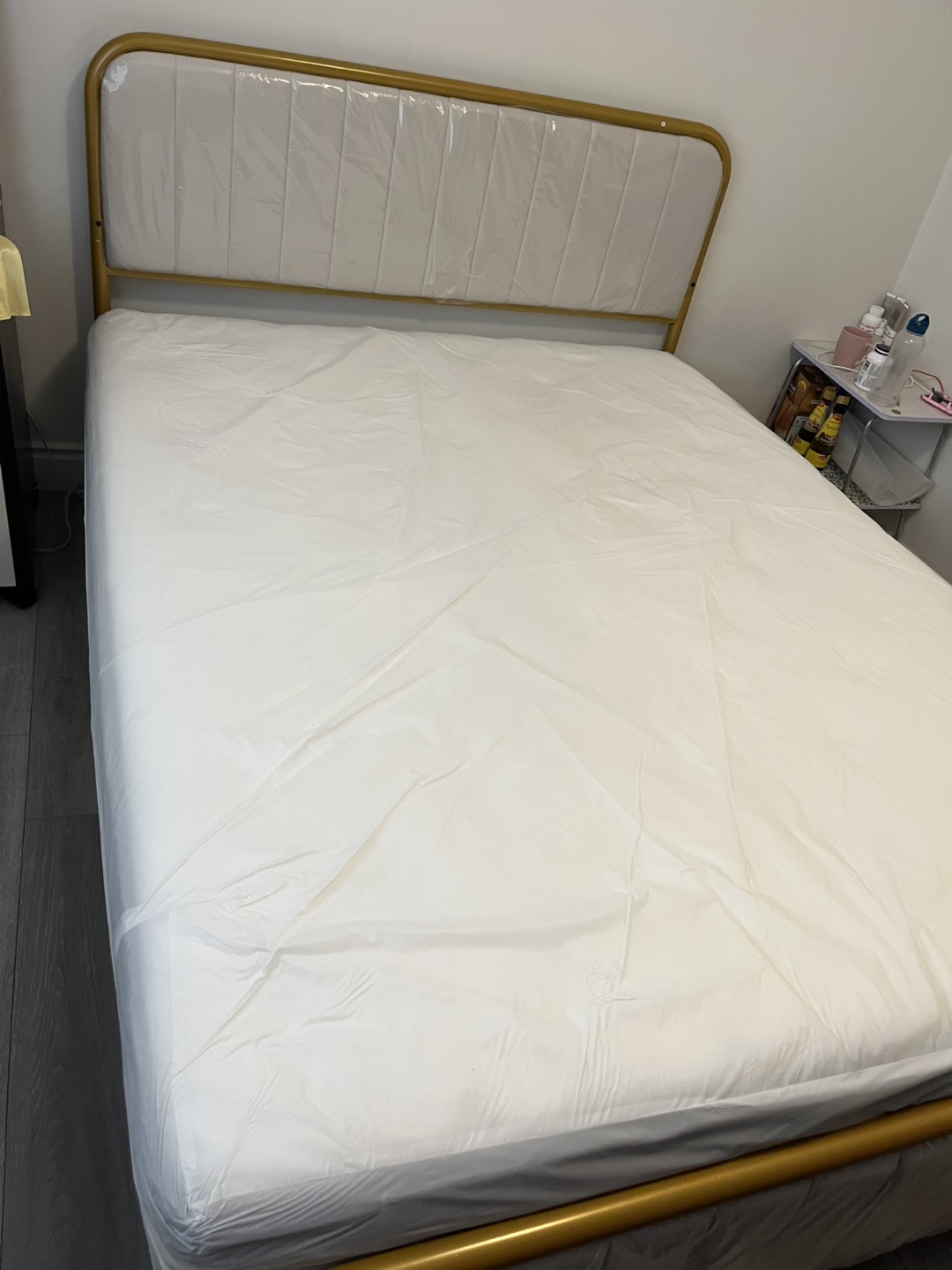 Queen size mattresses + Bed frame - photo 5
