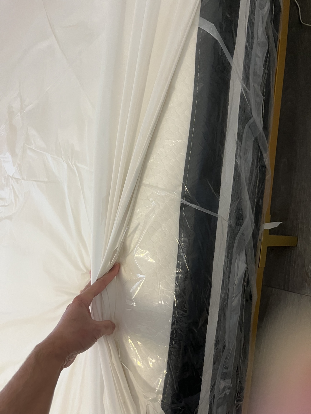 Queen size mattresses + Bed frame - photo 2