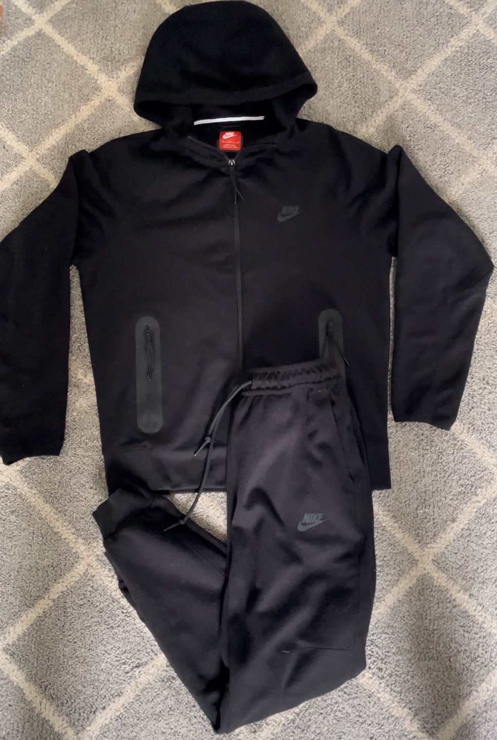 Nike Tech Fleece tracksuit - Size Medium