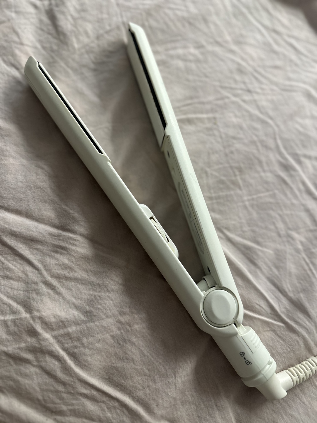 Salonia Hair Straightener - photo 3