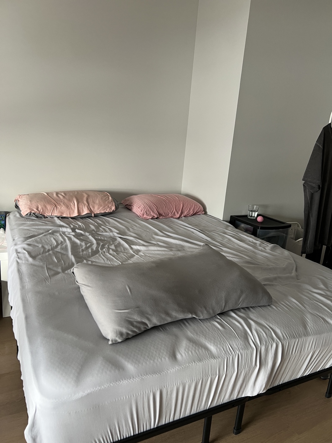 Queen Zinus 14in Mattress and frame