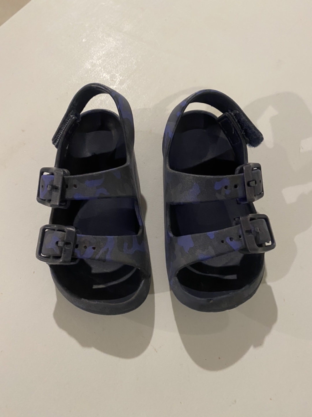 Toddler sandals size 7-8