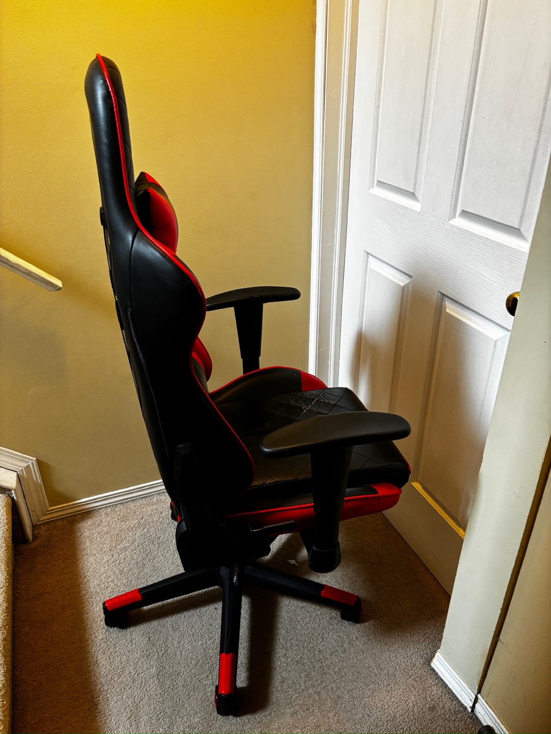 Gaming Chair - Used Red and Black PU Leather - photo 4
