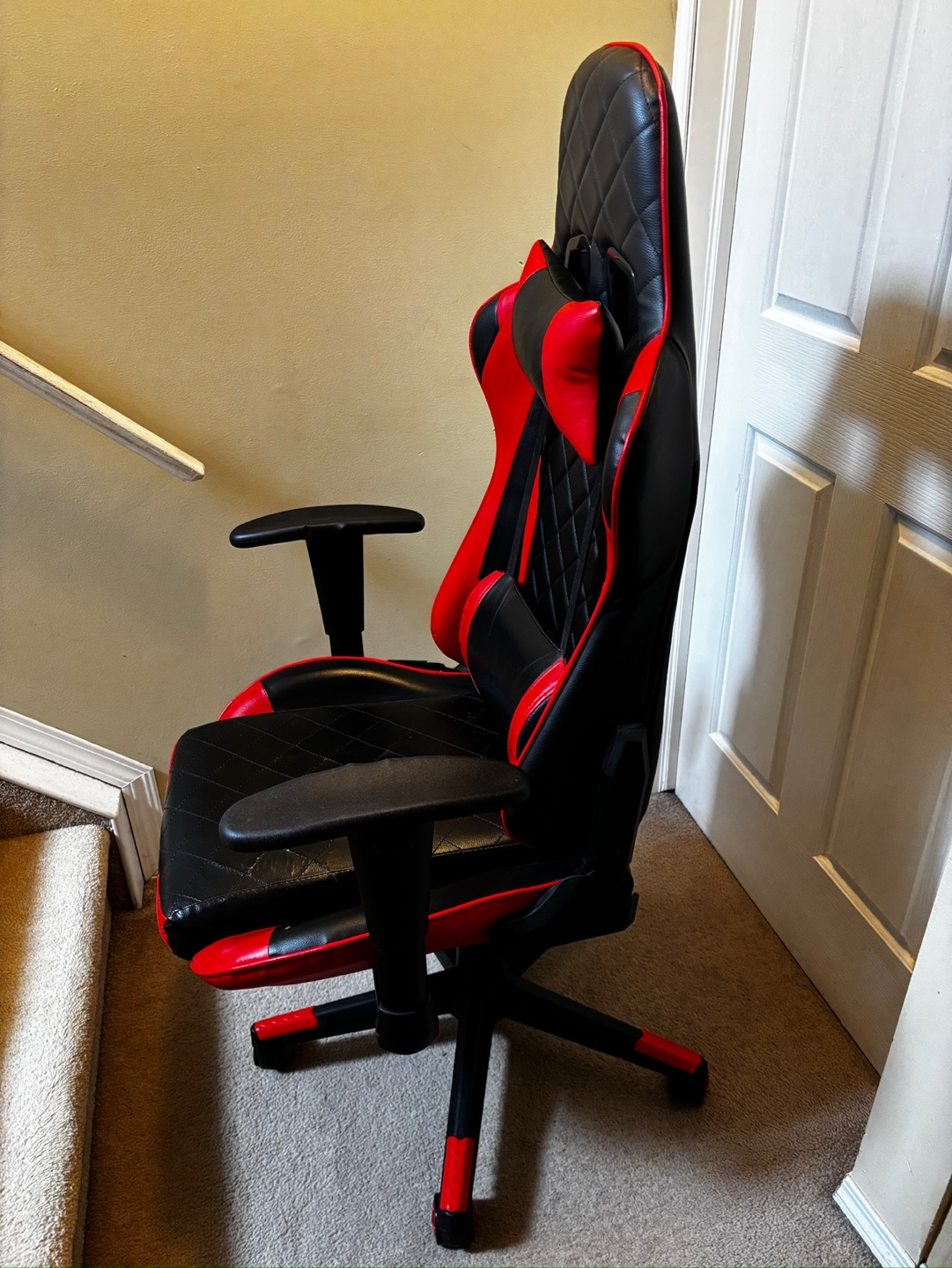 Gaming Chair - Used Red and Black PU Leather - photo 2