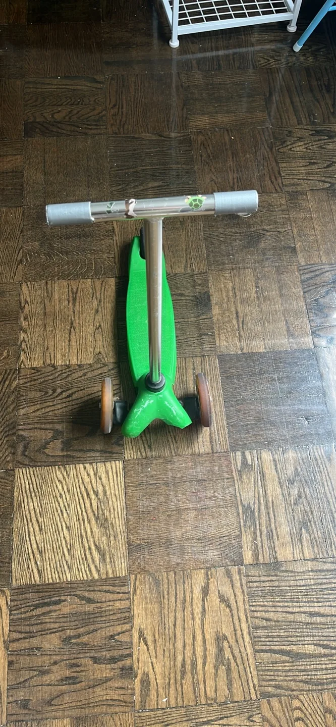 Kids' Green Scooter thumbnail