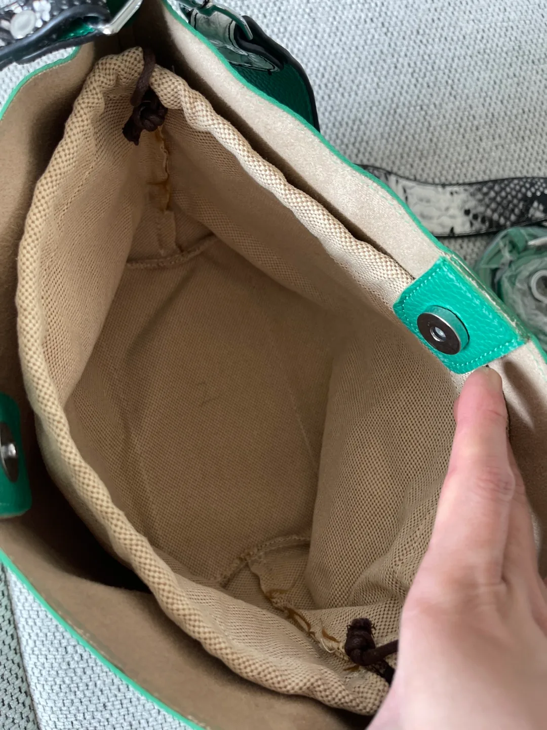 Green Crossbody Bag with Strap image indicator(6)