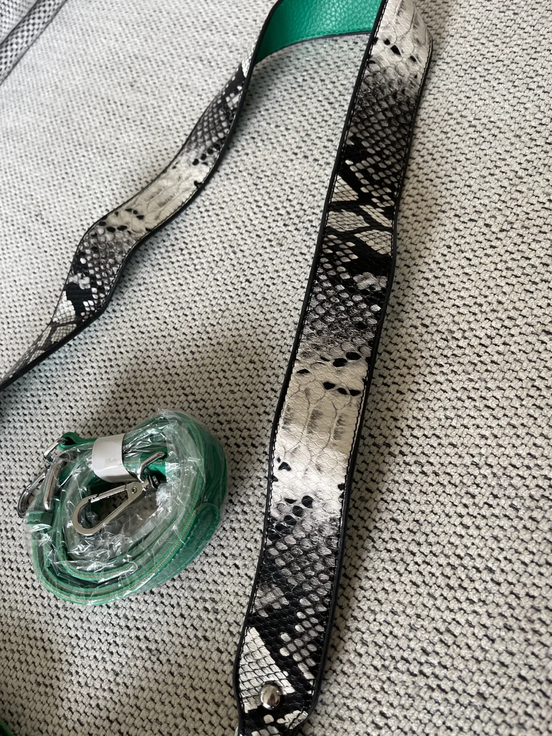 Green Crossbody Bag with Strap image indicator(3)