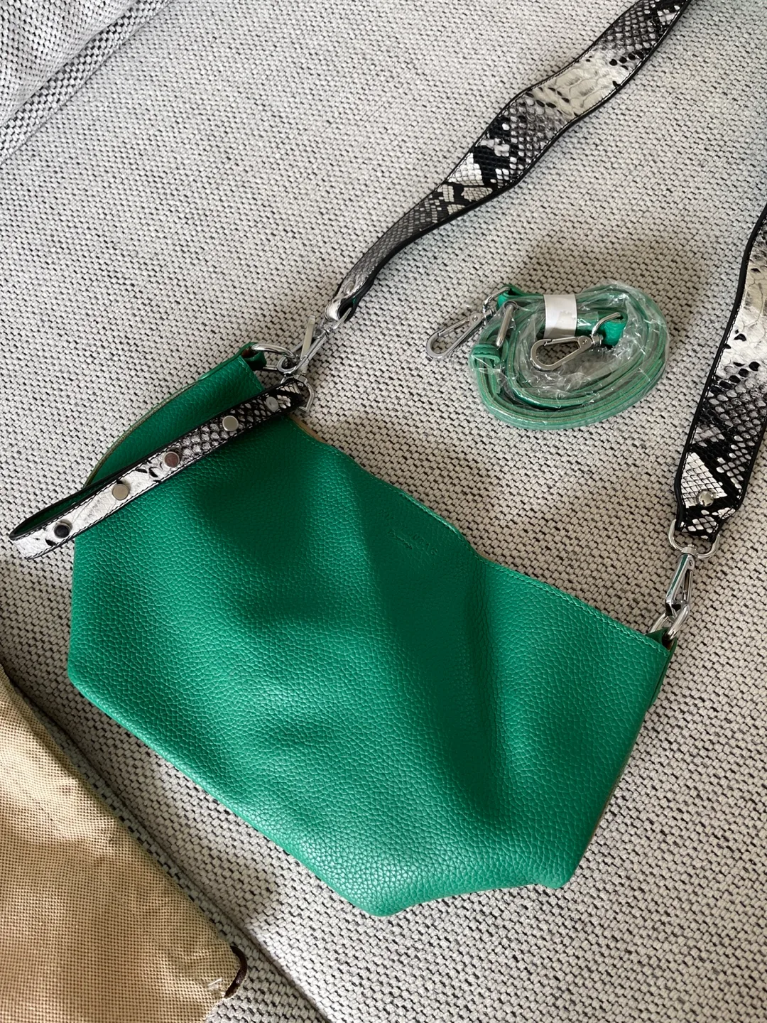 Green Crossbody Bag with Strap image indicator(2)