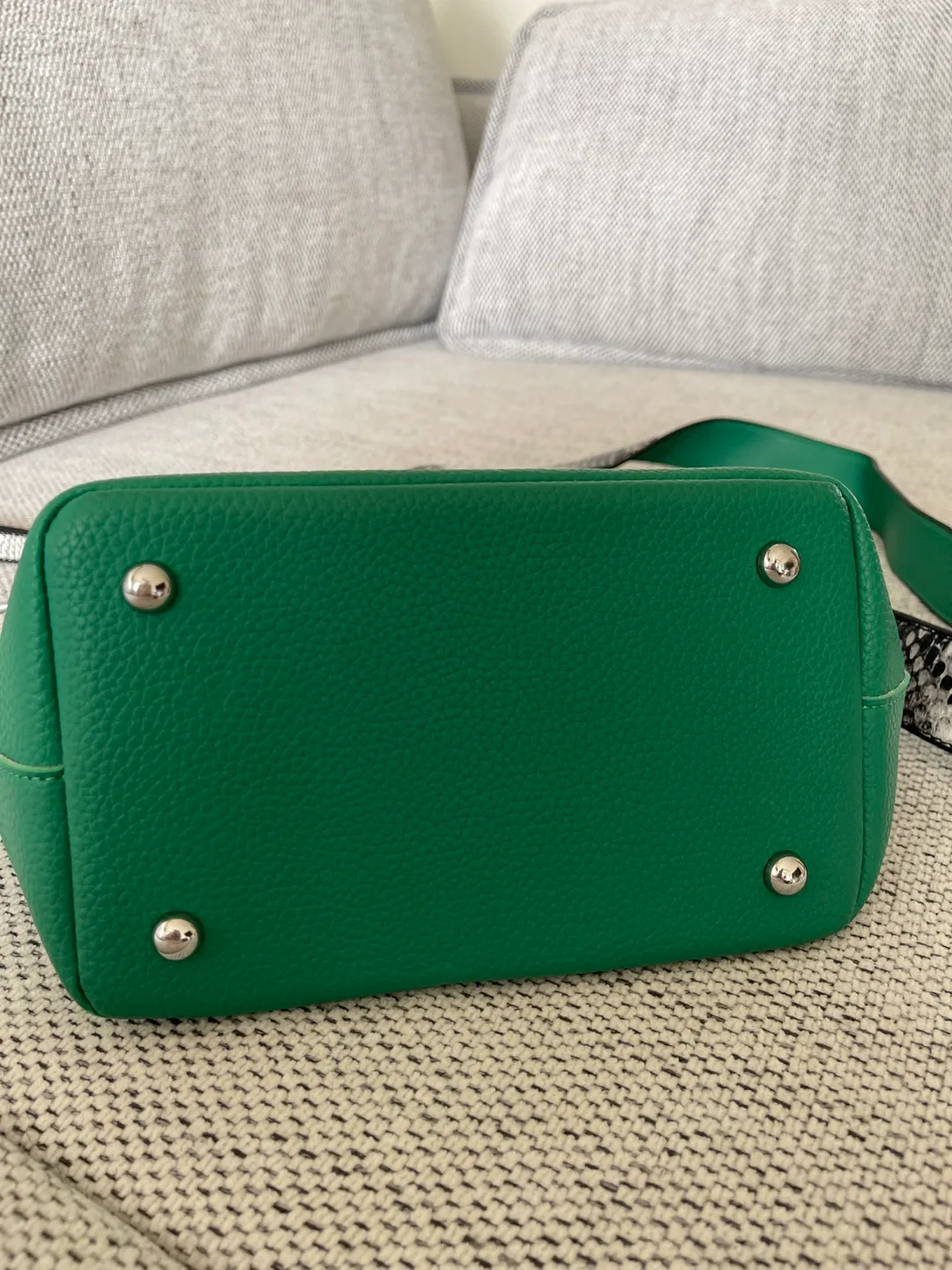 Green Crossbody Bag with Strap image indicator(7)
