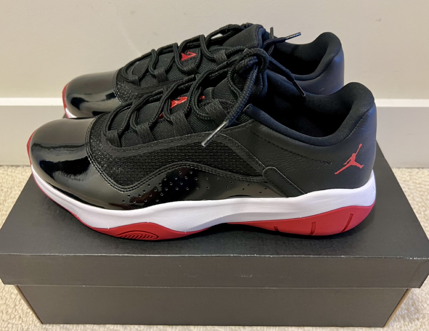 Air Jordan 11 CMFT Low - Size 10 - Black/White-Gym Red