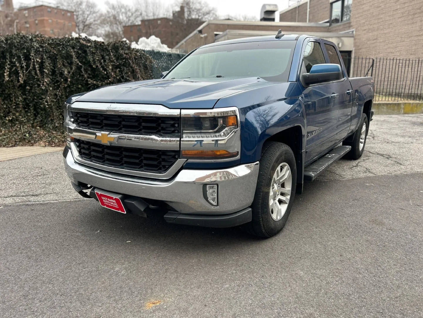 2017 Chevrolet Silverado 1500 LT thumbnail
