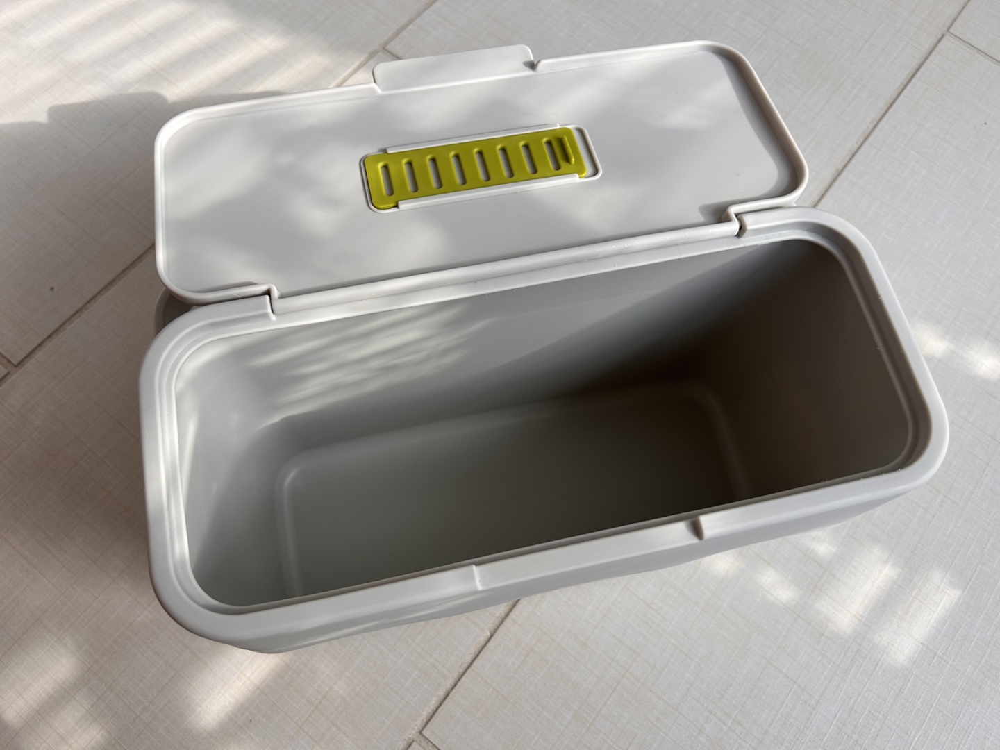 Joseph Joseph Compact Kitchen Compost Container - photo 2