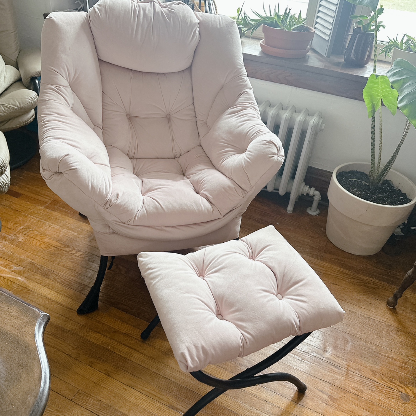 Pink Velvet Armchair(comfortable chair)