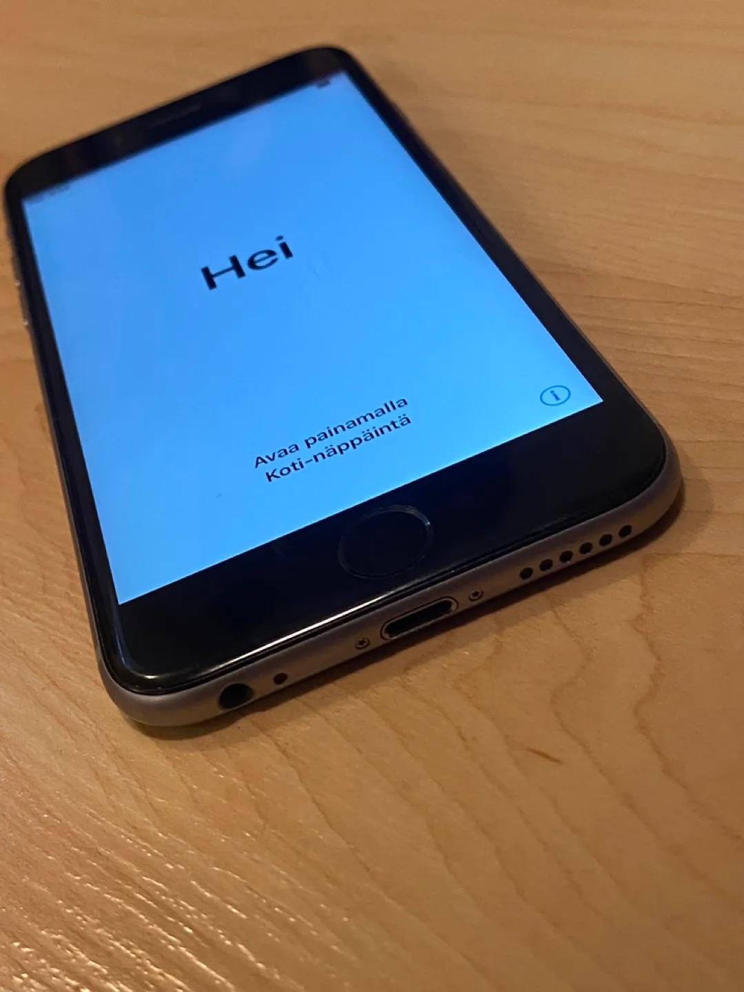 iPhone 6s Locked to Fido 12.2 OS - GREAT CONDITION image indicator(3)