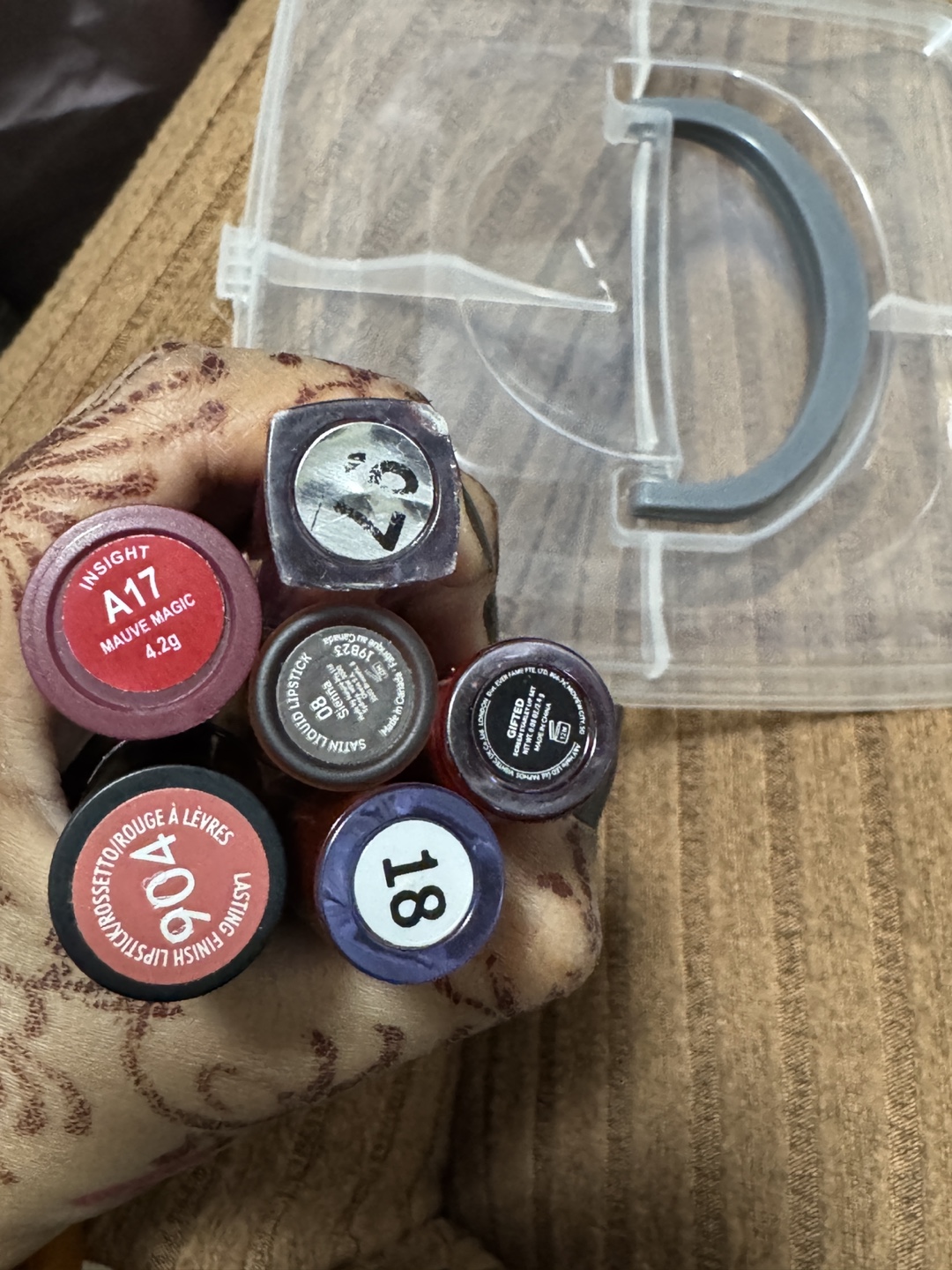 Bundle of 8 Lipsticks and Lip Glosses - photo 2