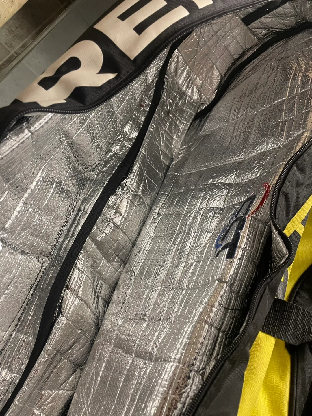 HEAD EXTREME Team Tennis Racket Bag image indicator(9)