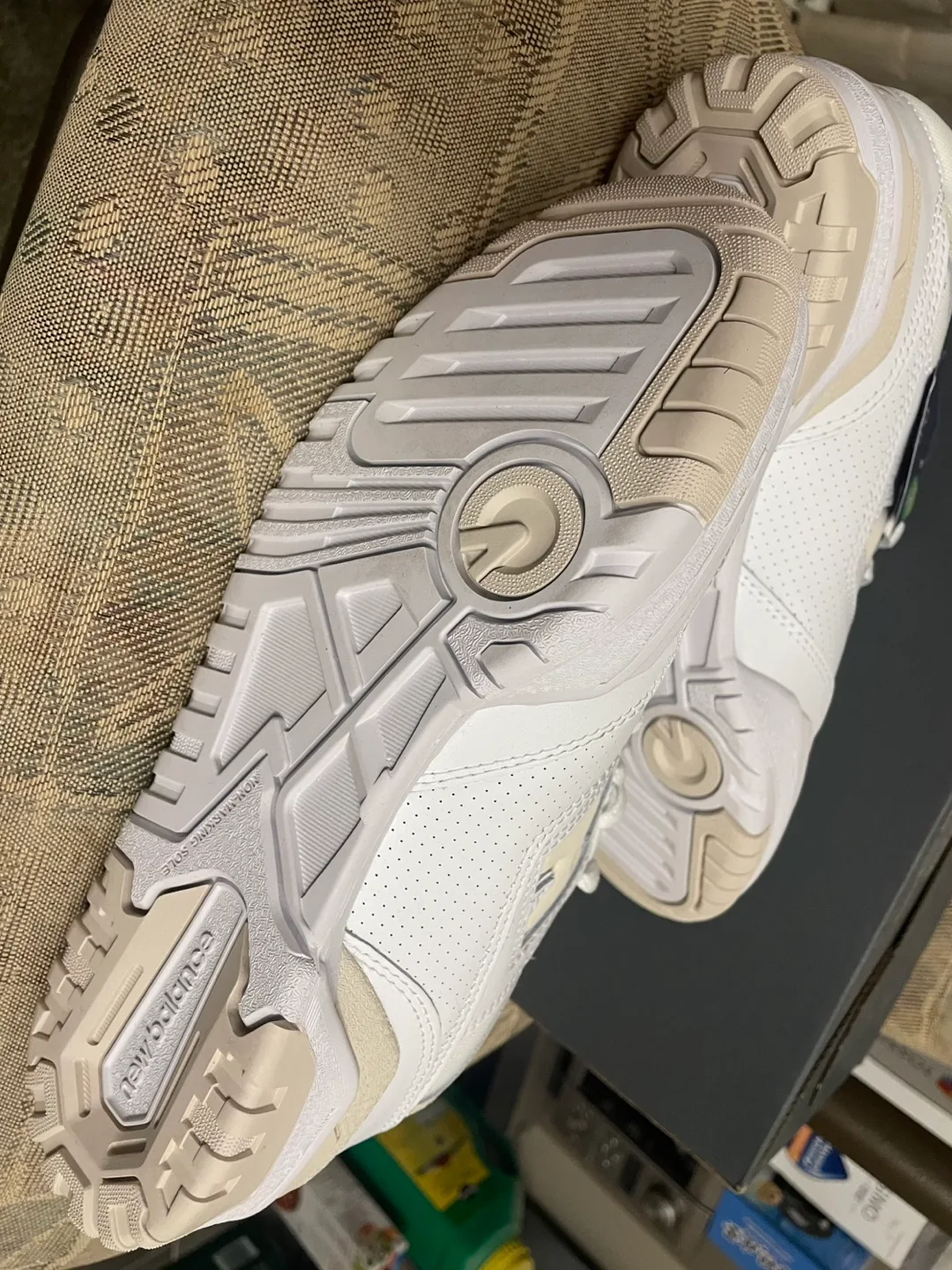 *New* NEW BALANCE Unisex Lifestyle Shoes (BBW550) image indicator(8)