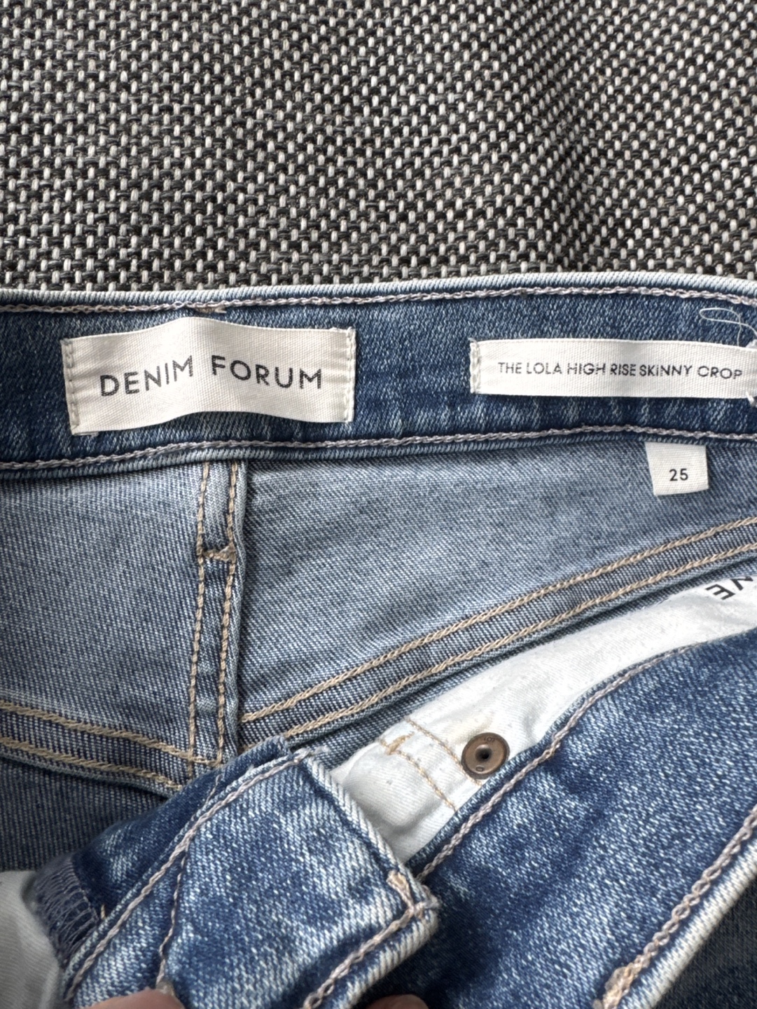 Aritzia / Denim Forum Lola High Rise Skinny Crop Jeans - Size 25
