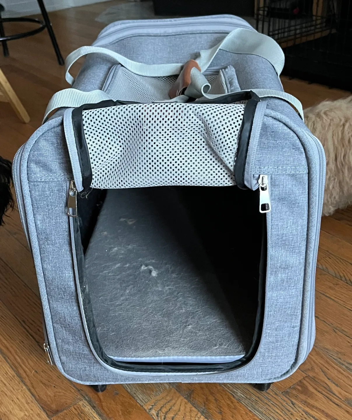 Pet Carrier with Wheels image indicator(3)