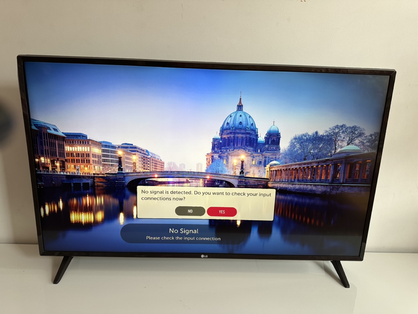 LG Smart TV - 42 Inch - photo 2