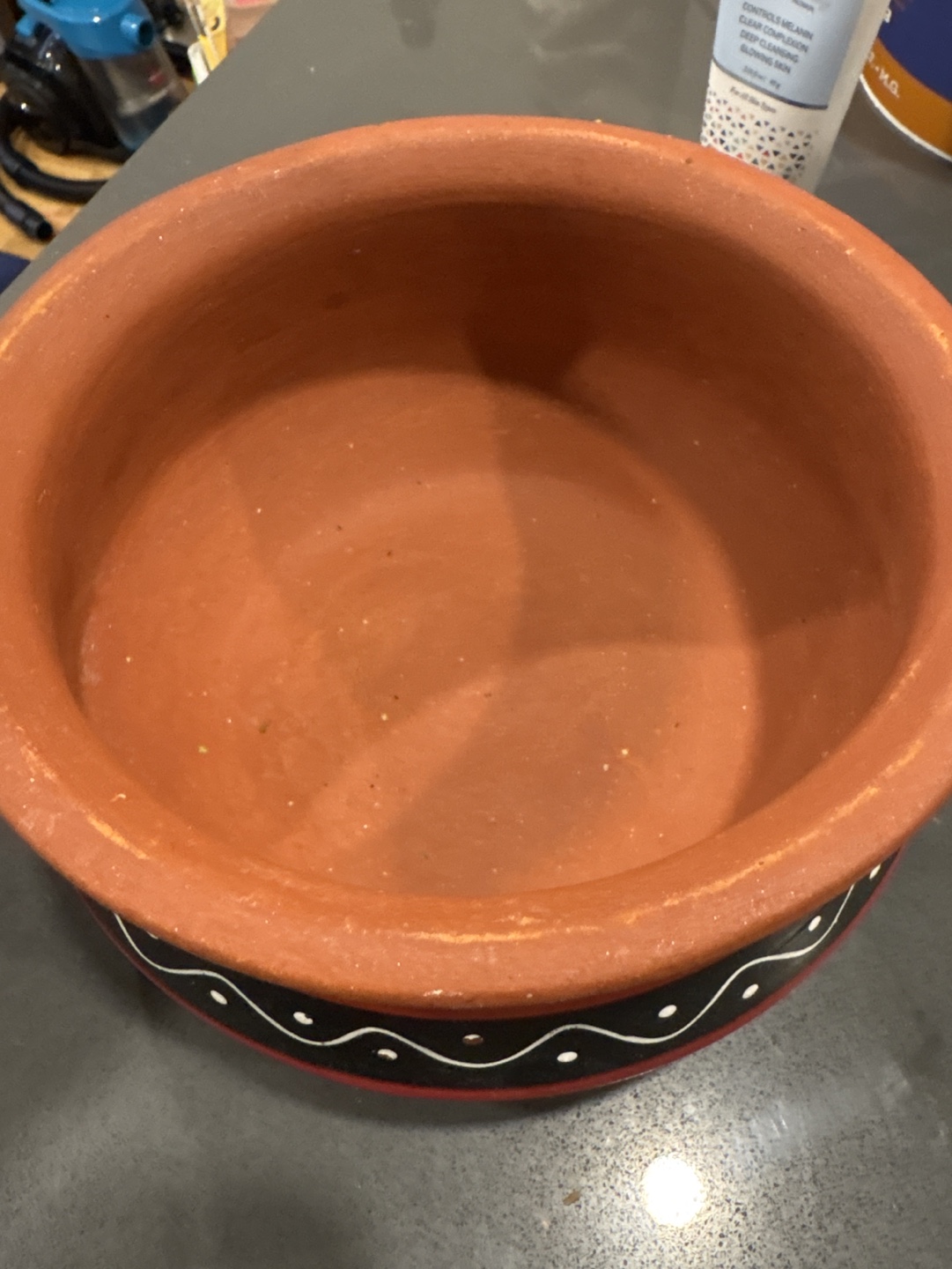 Hand-painted terracotta pot with lid - photo 2