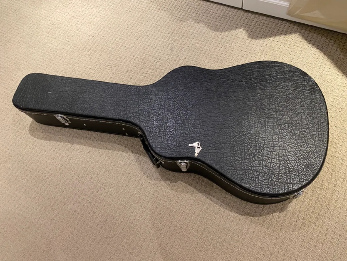 Acoustic Guitar with Case & Accessories image indicator(4)