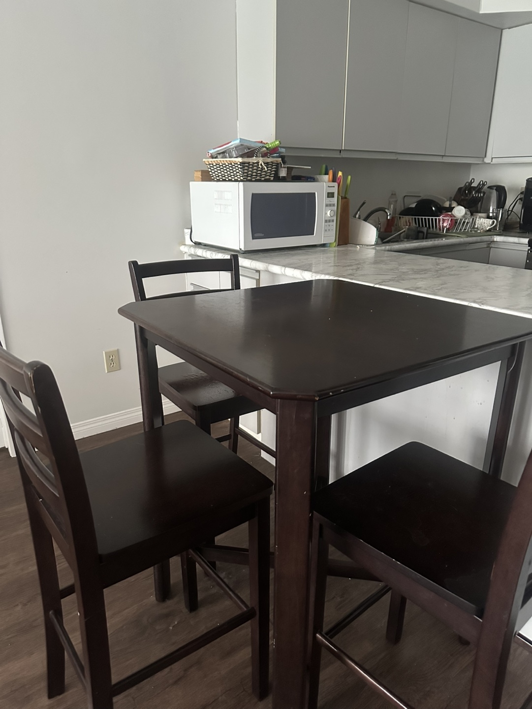 Dark Brown Kitchen Table Set with 3 Stools