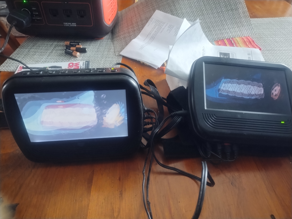 Dual Screen Portable DVD Player - photo 3