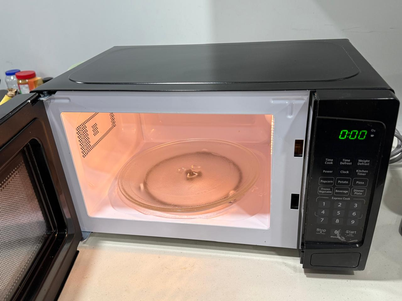 Danby 0.7 CU Microwave Oven 700W (In Warranty) - photo 2