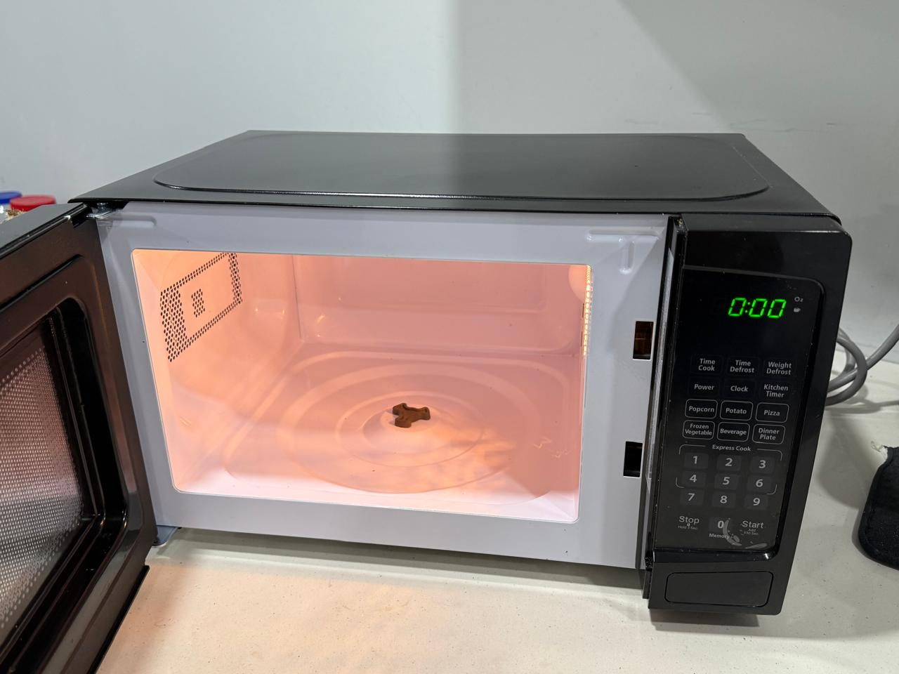 Danby 0.7 CU Microwave Oven 700W (In Warranty) - photo 3