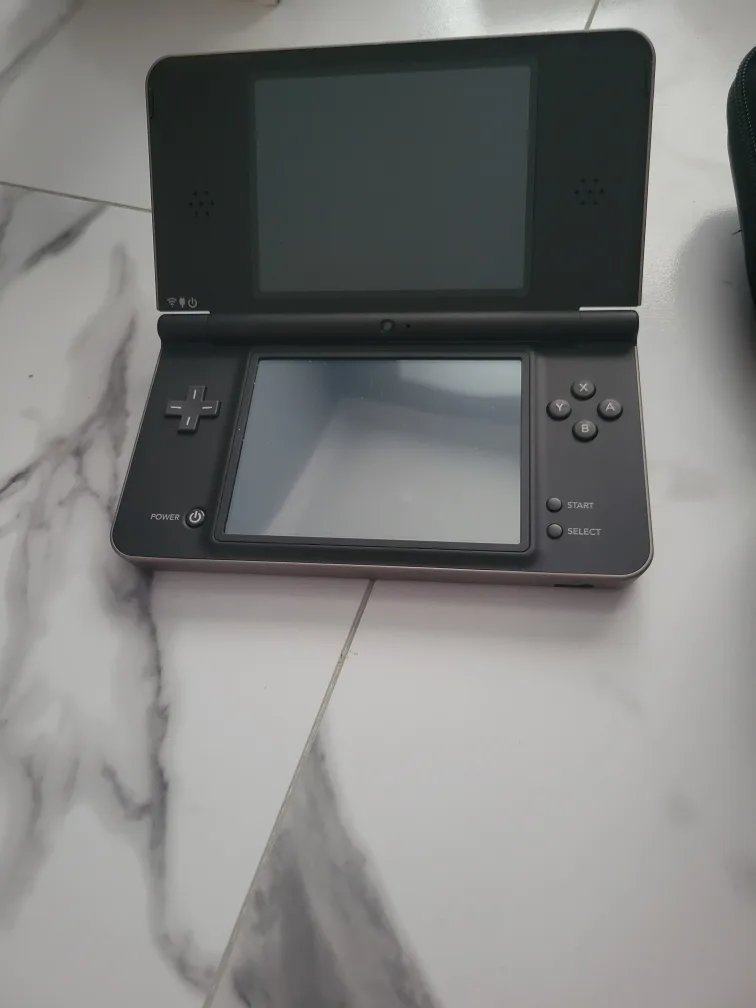 Nintendo DSi XL Console with Case and 6 games image indicator(3)