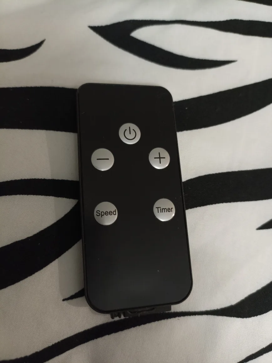 Brand New A wall-mounted electric heater with remote image indicator(6)