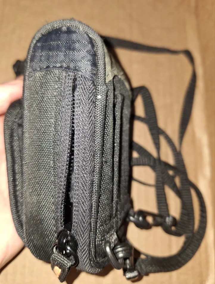 New- Lowepro Nova 160 Digital Camera Case image indicator(5)