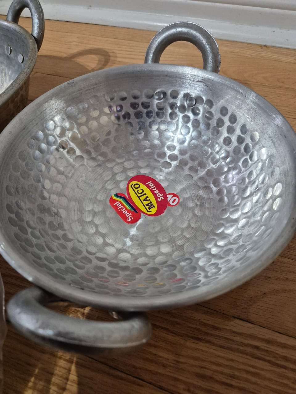 Three Metal Cooking Pots and Three Plastic Strainers.💚 - photo 3