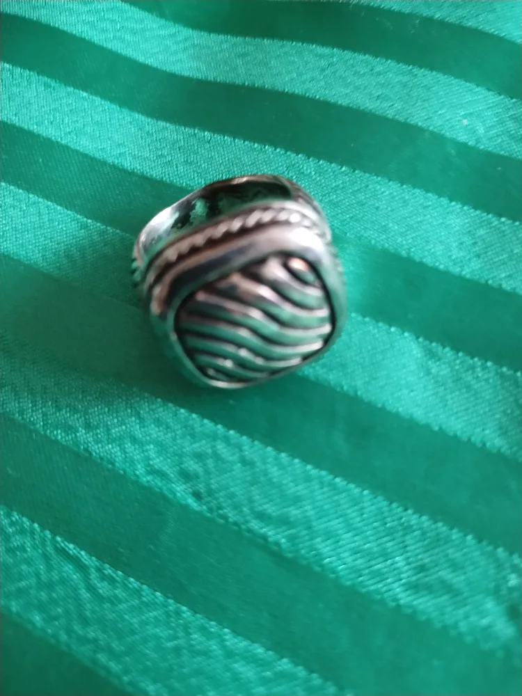 Silver Tone Ring with Patterned Face image indicator(2)