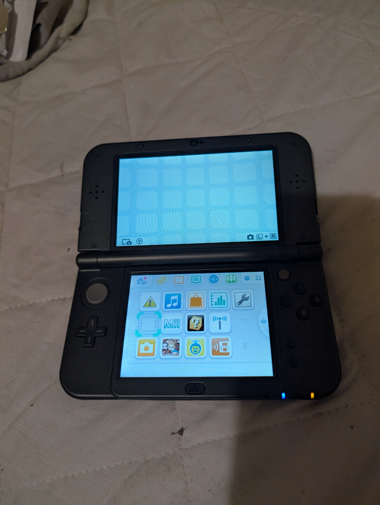 Nintendo 3DS XL Handheld Gaming Console - photo 3