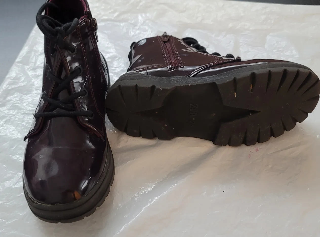 Zara Kids Patent Leather Boots Size 26 image indicator(6)