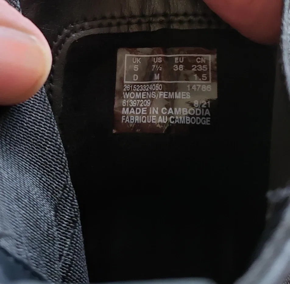 Women's Black Leather Chelsea Boots - Size 7 1/2 image indicator(4)