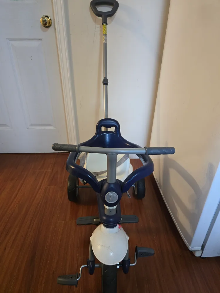 Radio Flyer Tricycle with Parental Push Handle image indicator(2)