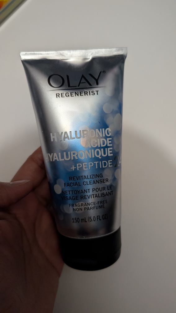 OLAY  Hyaluronic Acid + Peptide 24 Revitalizing Face Cleanser