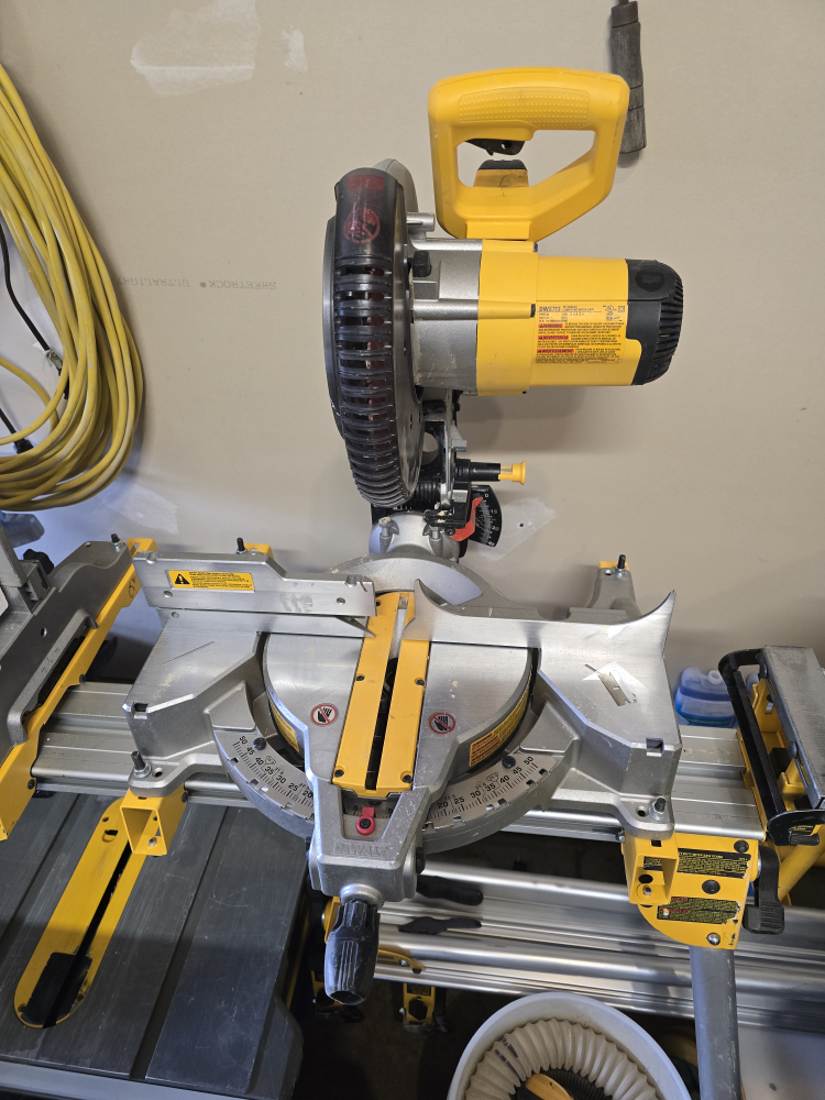 Dewalt 10-inch Compound Miter Saw