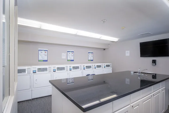 2 bedroom, 1 bathroom apartment, $1800 a month LEASE TRANSFER. image indicator(5)