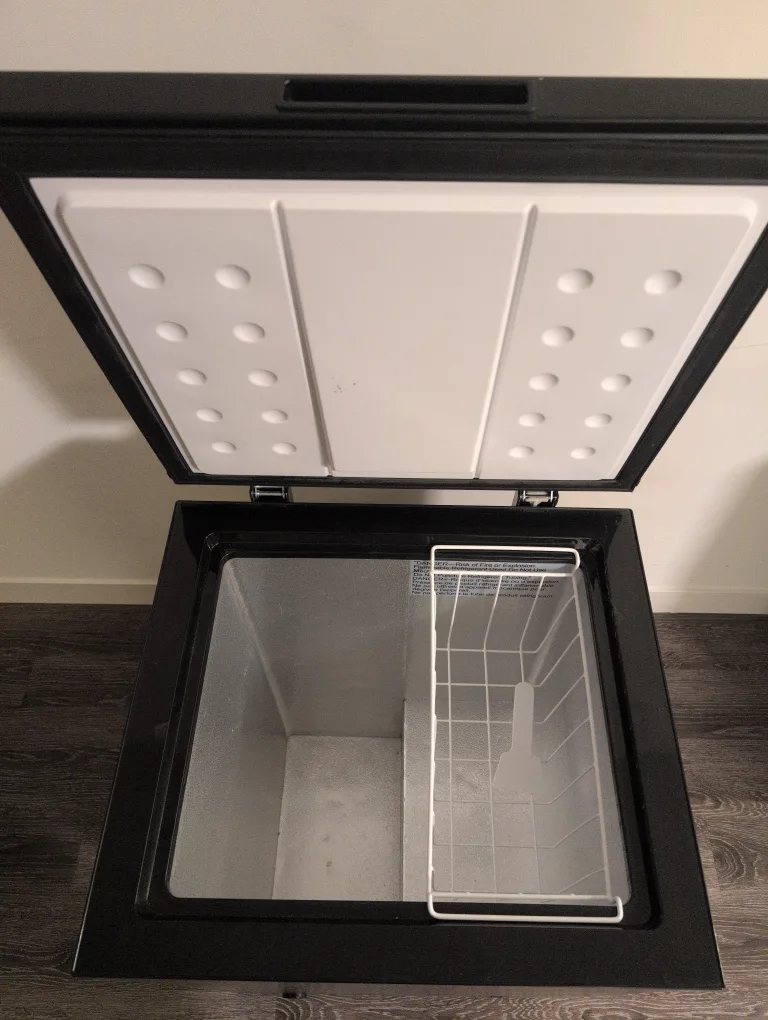 Arctic King WHS-129C1W Chest Freezer 3.5 cuft image indicator(2)