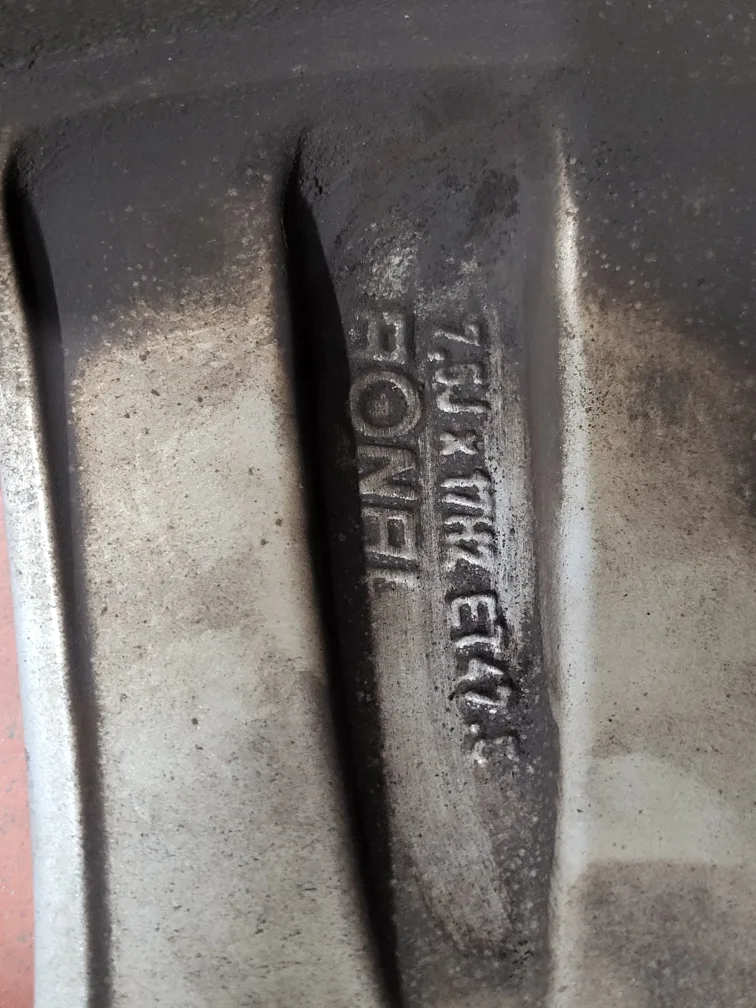 17-inch Mercedes-Benz rims image indicator(2)