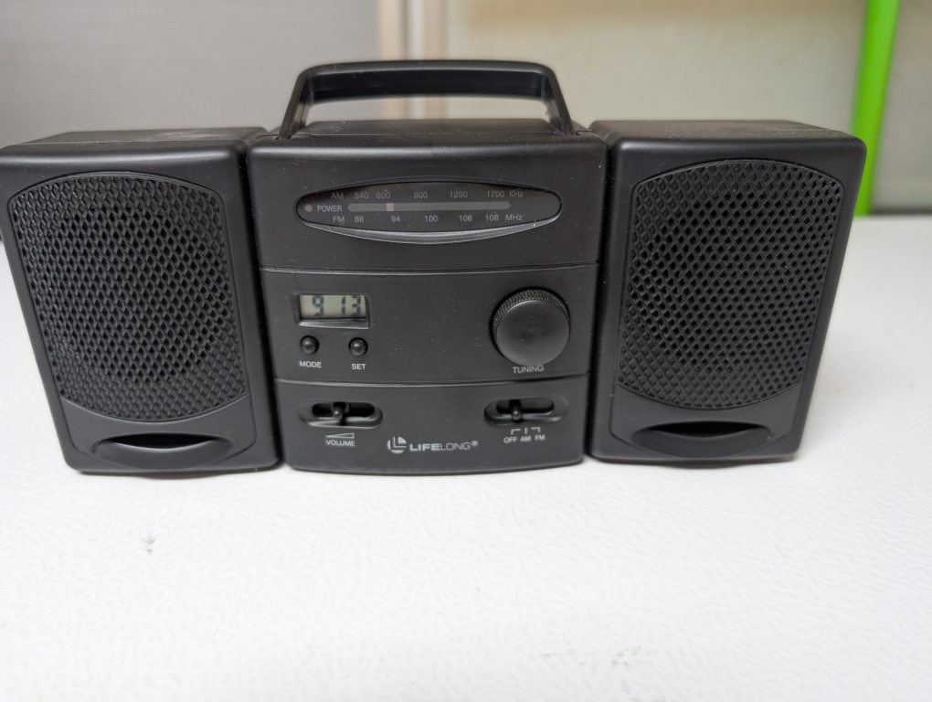Lifelong Portable AM/FM Radio with Detachable Speakers