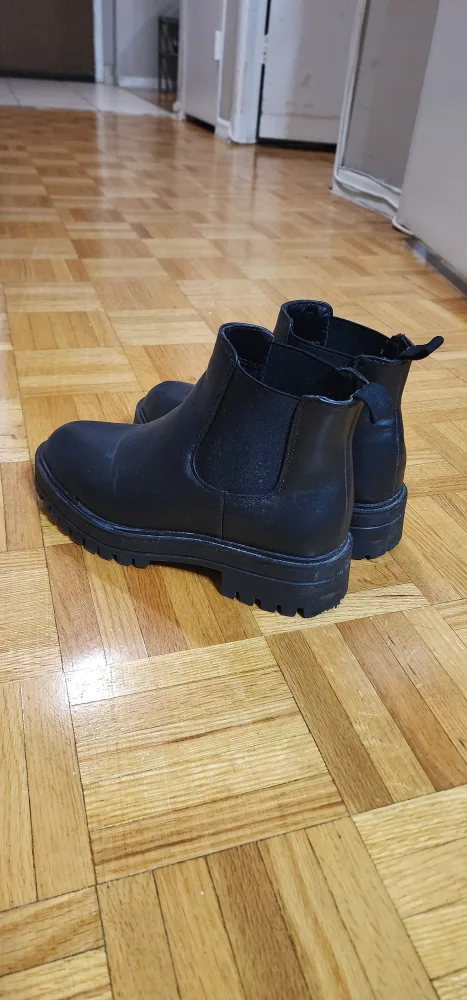 Black Chelsea Boots size 6 thumbnail