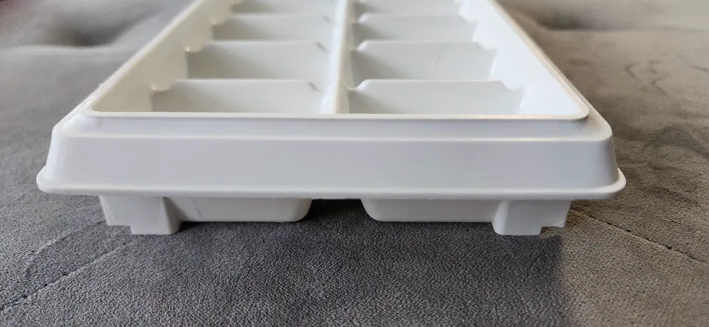 White Classic Ice Cube Tray image indicator(4)