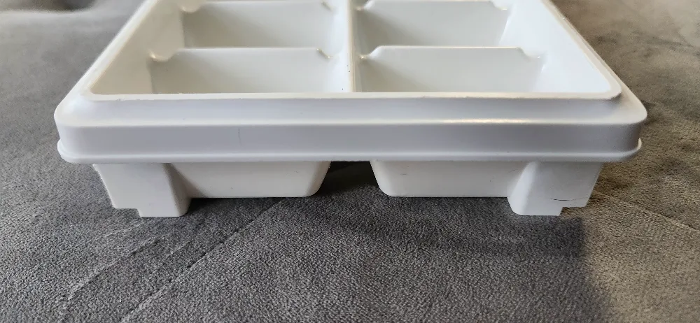 White Classic Ice Cube Tray image indicator(5)