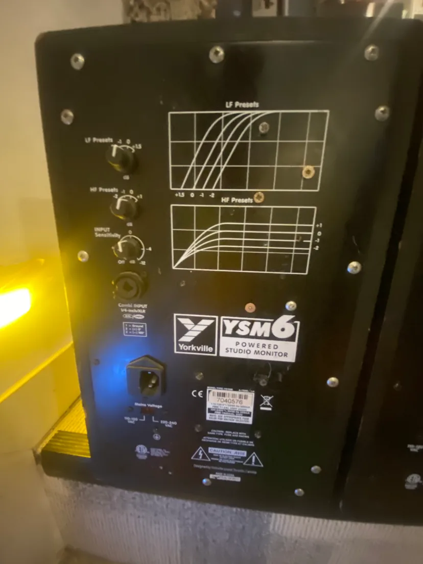 Yorkville YSM6 Powered Studio Monitors image indicator(5)