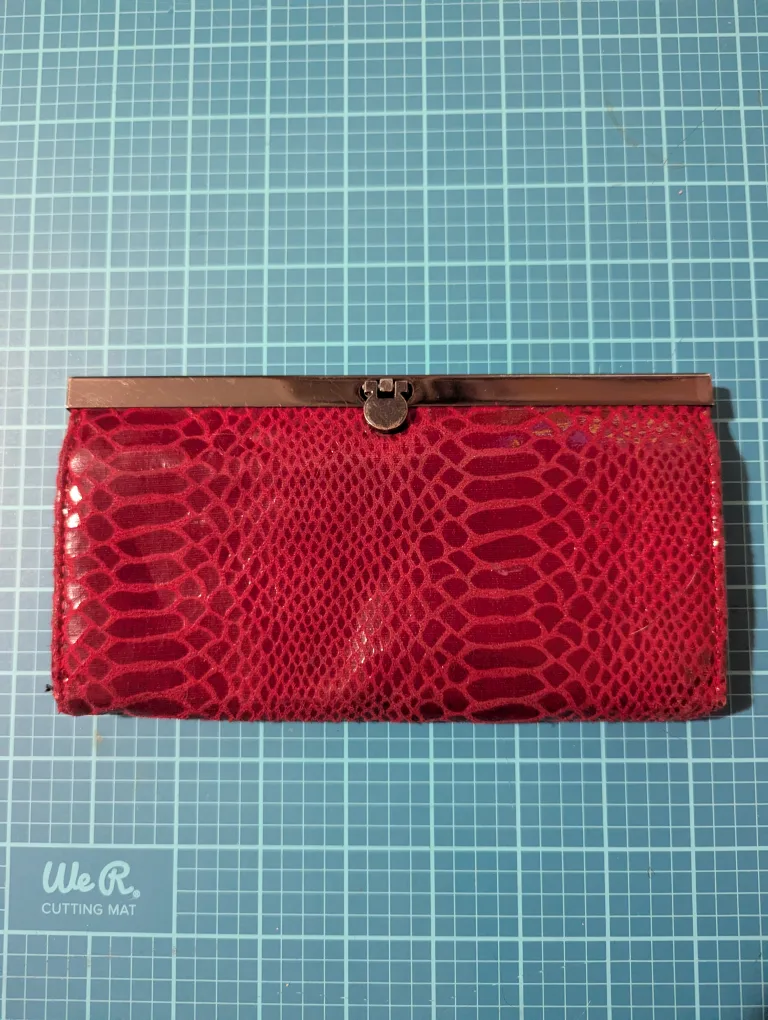 Red Snakeskin-Patterned Clutch Wallet thumbnail